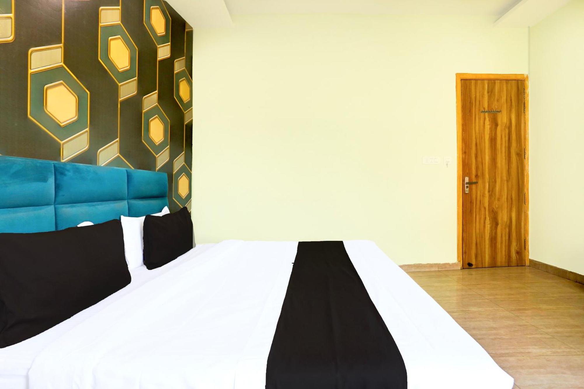 Super Townhouse Ajit Nagar Near Golden Temple Hotel *